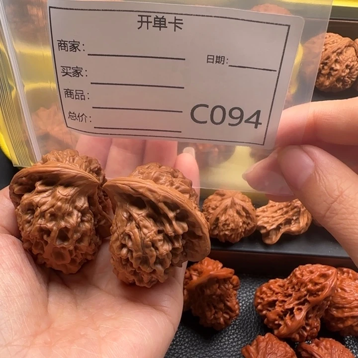 。***i吊坠文玩核桃半壁