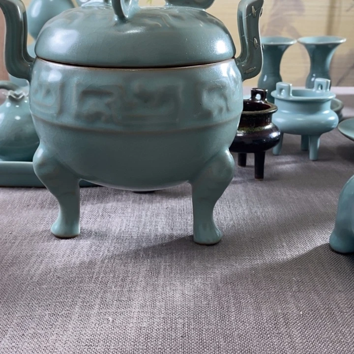 瓷片香炉一一一一一一一一一暇