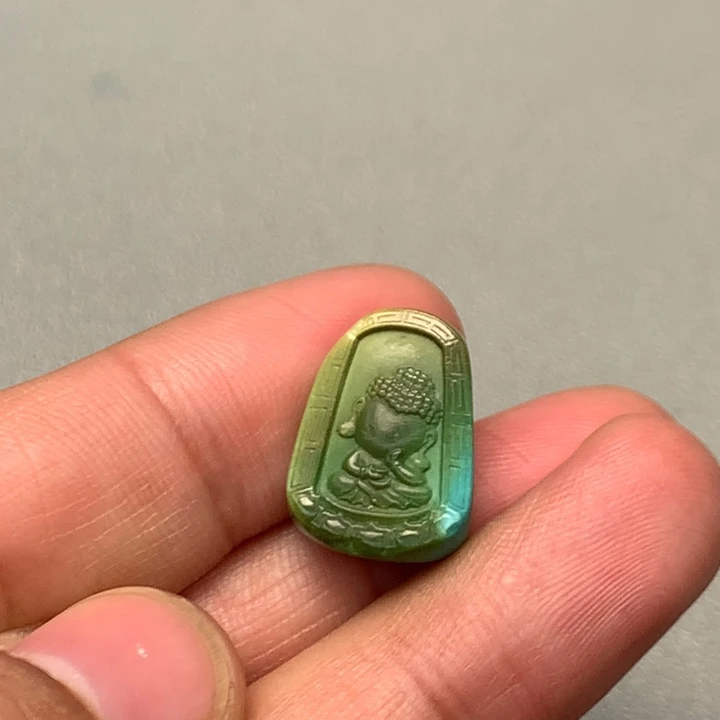 绿松石未镶嵌颈饰