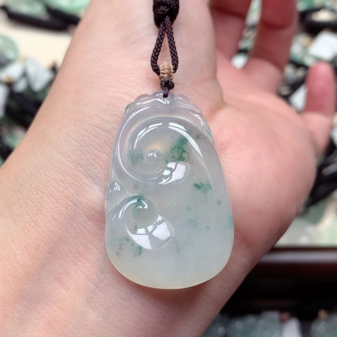 翡翠未镶嵌颈饰如意