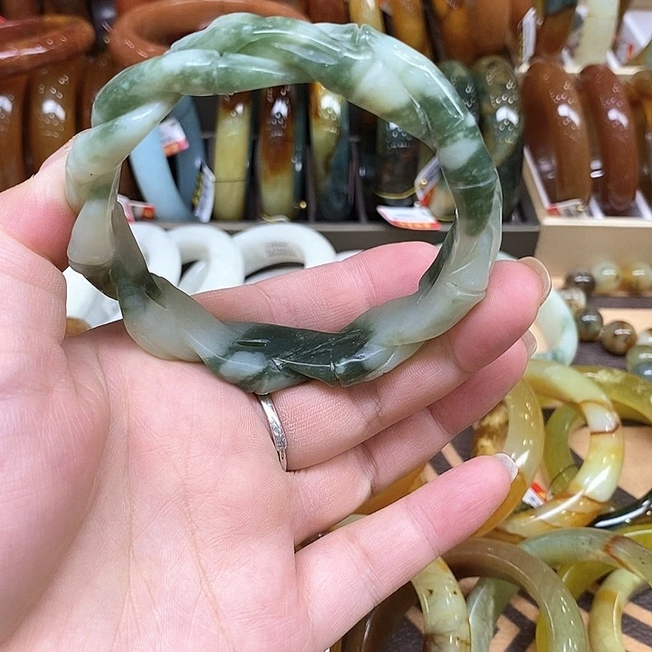 未镶嵌蛇纹石玉手镯