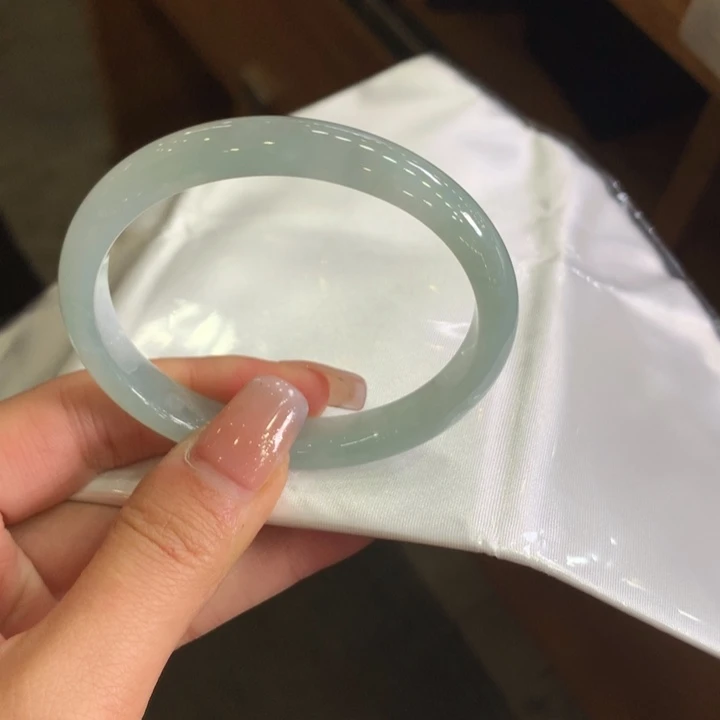 翡翠未镶嵌手镯57贵妃