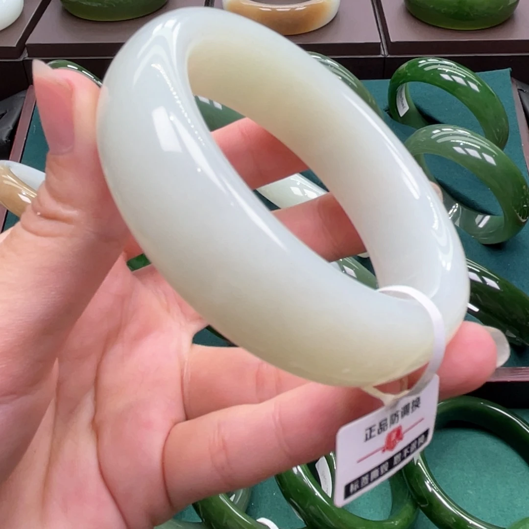 未镶嵌手镯和田玉（碧玉）