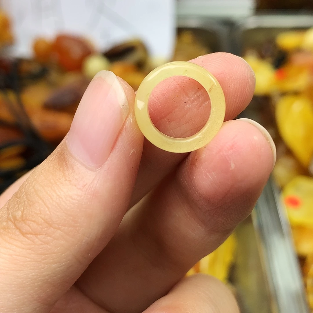 未镶嵌琥珀珠宝奇石