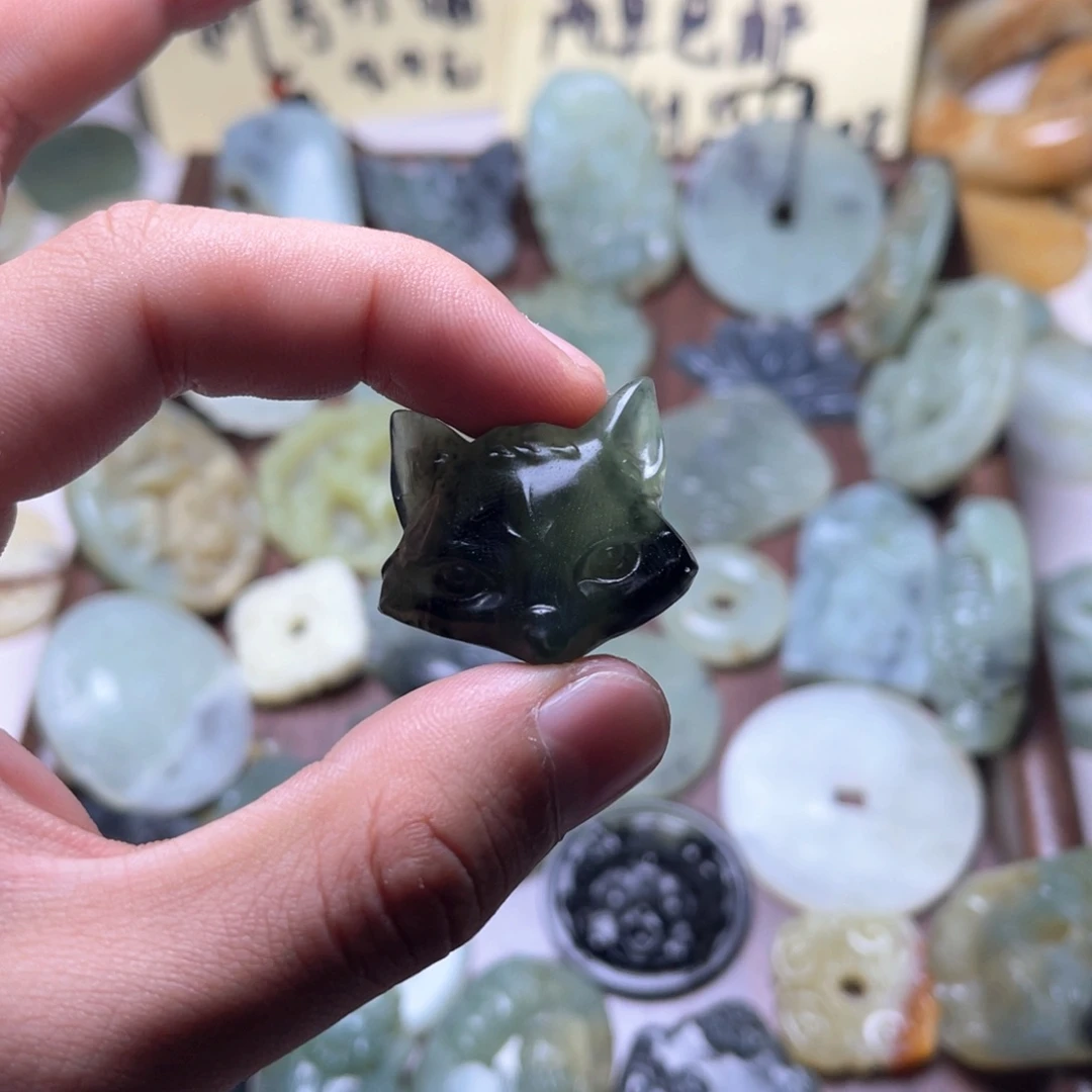 未镶嵌蛇纹石玉颈饰
