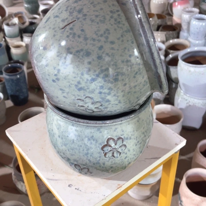 紫砂花盆口径20高度18两只小瑕疵