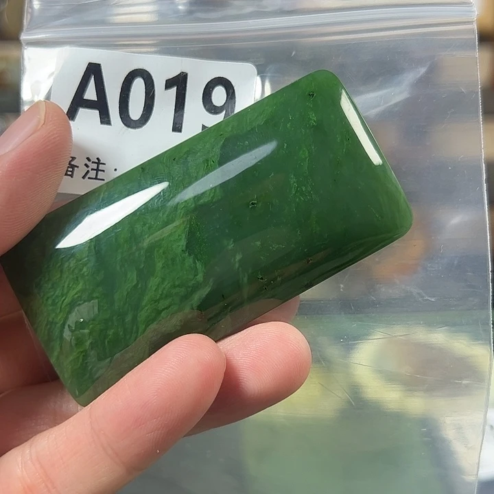 大****和田玉未镶嵌颈饰