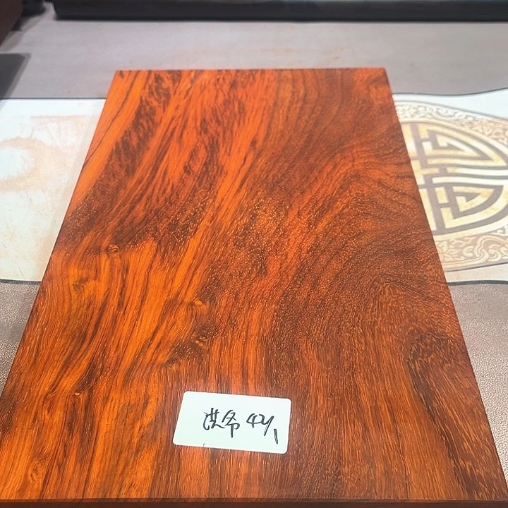 非洲紫檀（红花梨）洪*