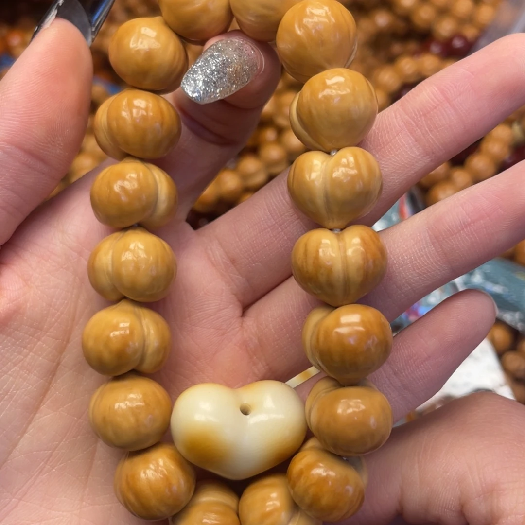 李***-二等屁桃加爱心配饰