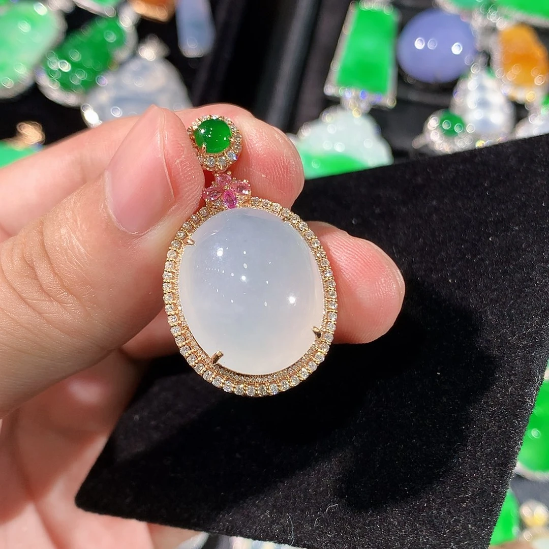 翡翠18K金镶嵌颈饰