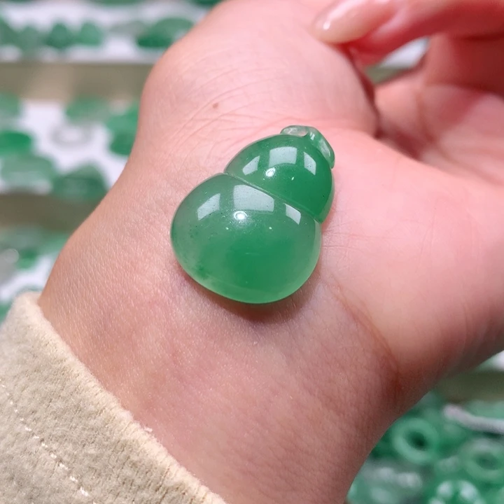 颈饰未镶嵌石英质玉