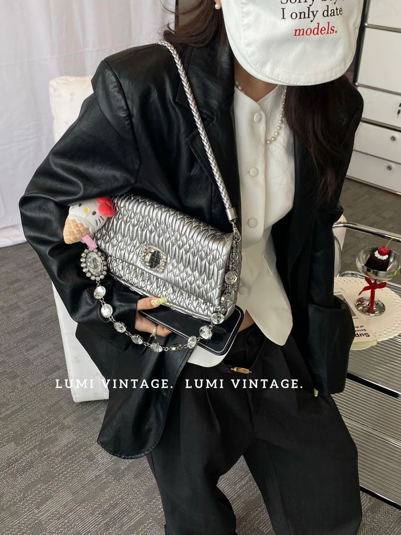 95新 MIU MIU/缪缪 新款银色褶皱羊皮中号宝石单肩包66850592