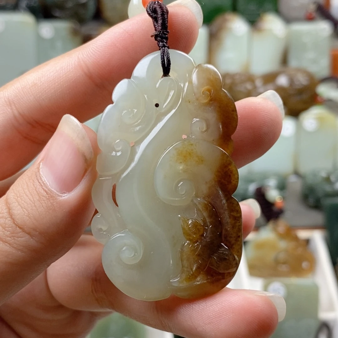 颈饰未镶嵌和田玉（糖玉）