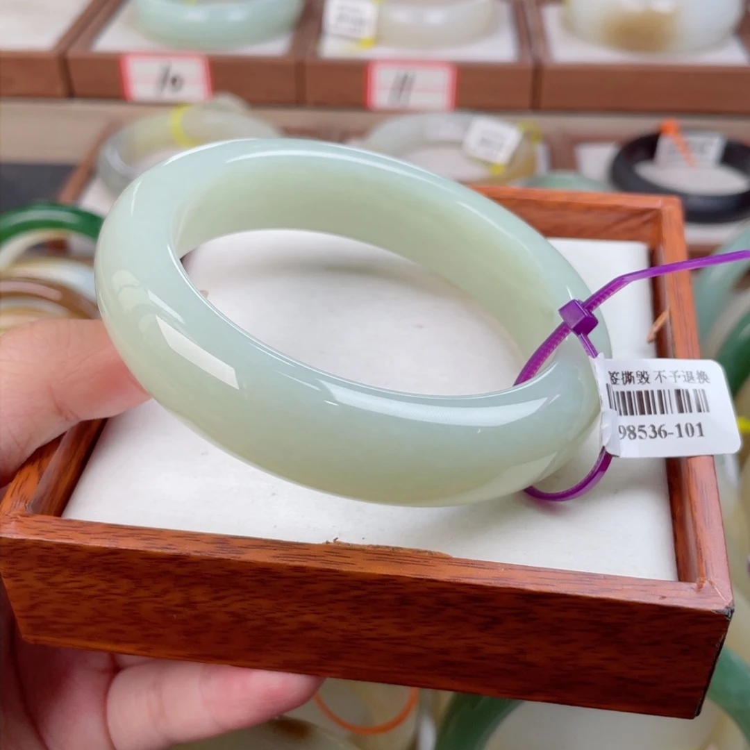 【闪购商品】和田玉手镯未镶嵌60 61