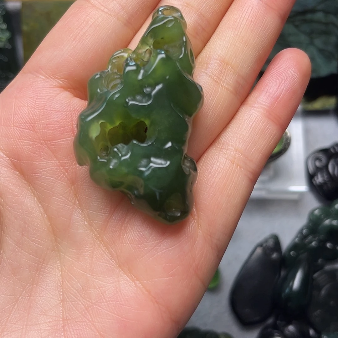 蛇纹石玉未镶嵌颈饰