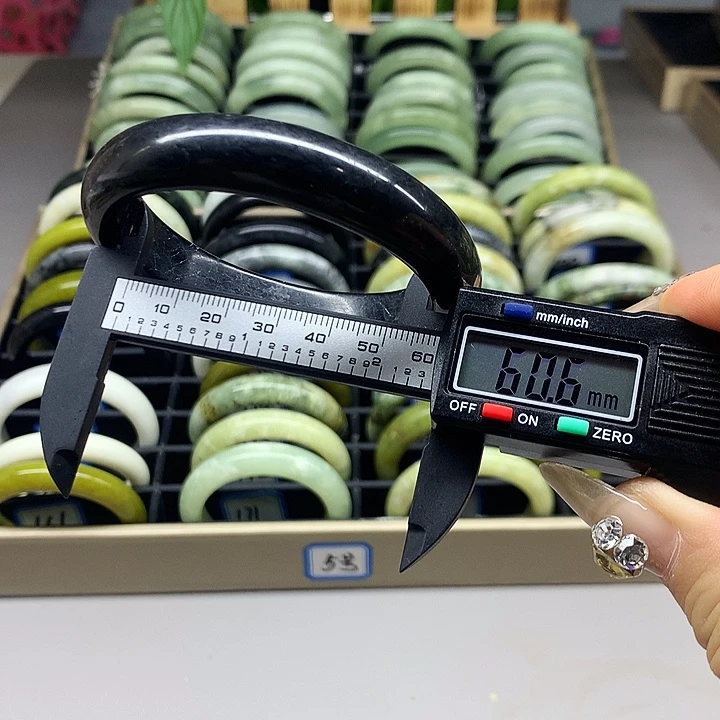 未镶嵌蛇纹石玉手镯164