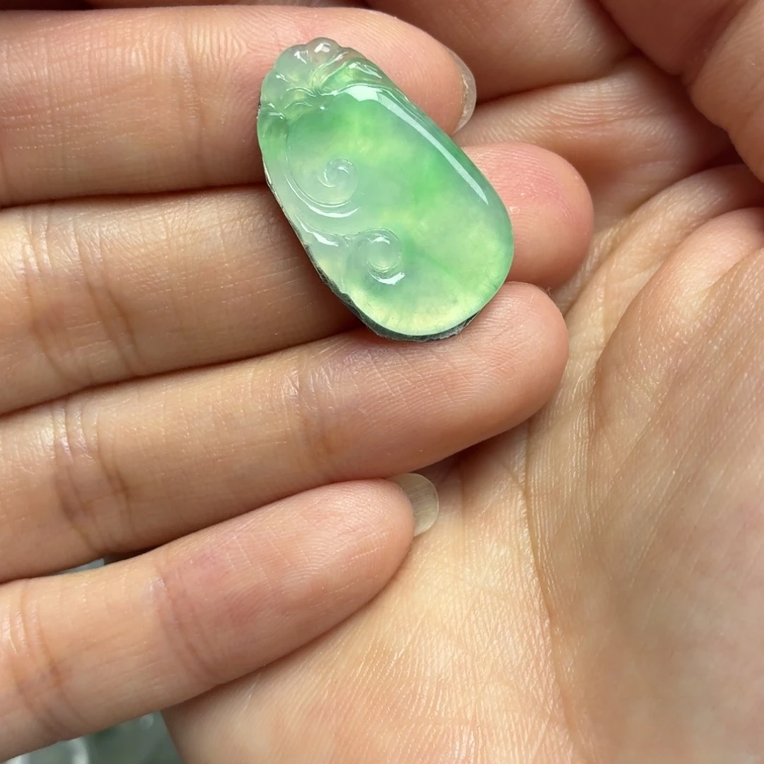 翡翠未镶嵌颈饰绿如意