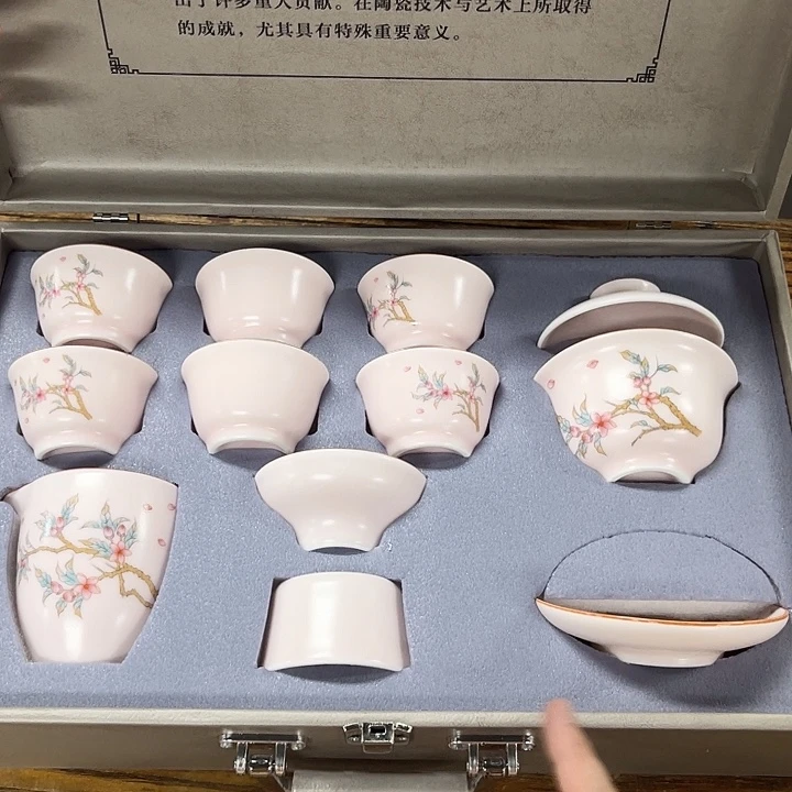 孤品茶具套装等。