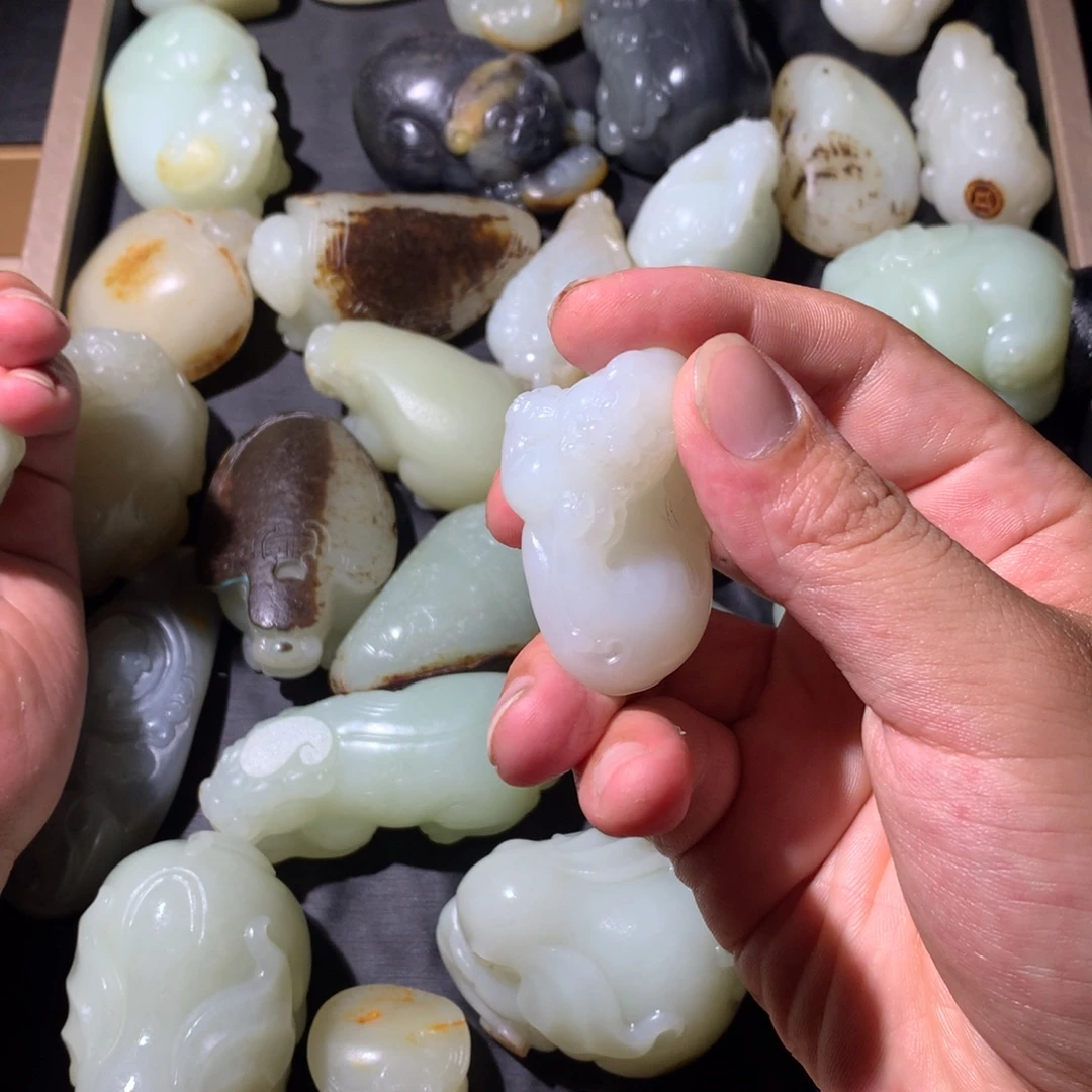 文***哥和田玉（糖玉）未镶嵌挂件