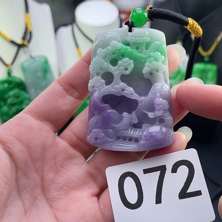 翡翠未镶嵌吊坠(赠链)