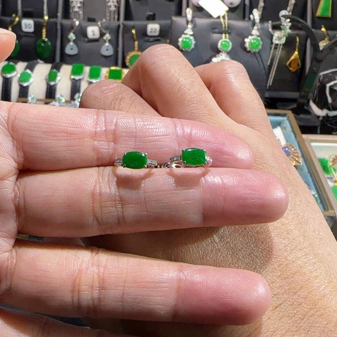 翡翠18K金镶嵌颈饰耳包