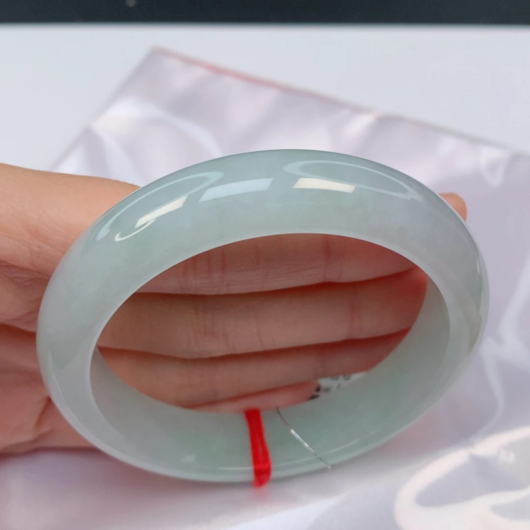 翡翠手镯未镶嵌一***?55.6正圈