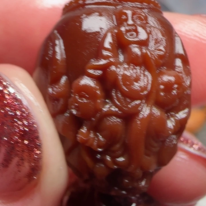 橄榄核手串橄榄菜洗净后放