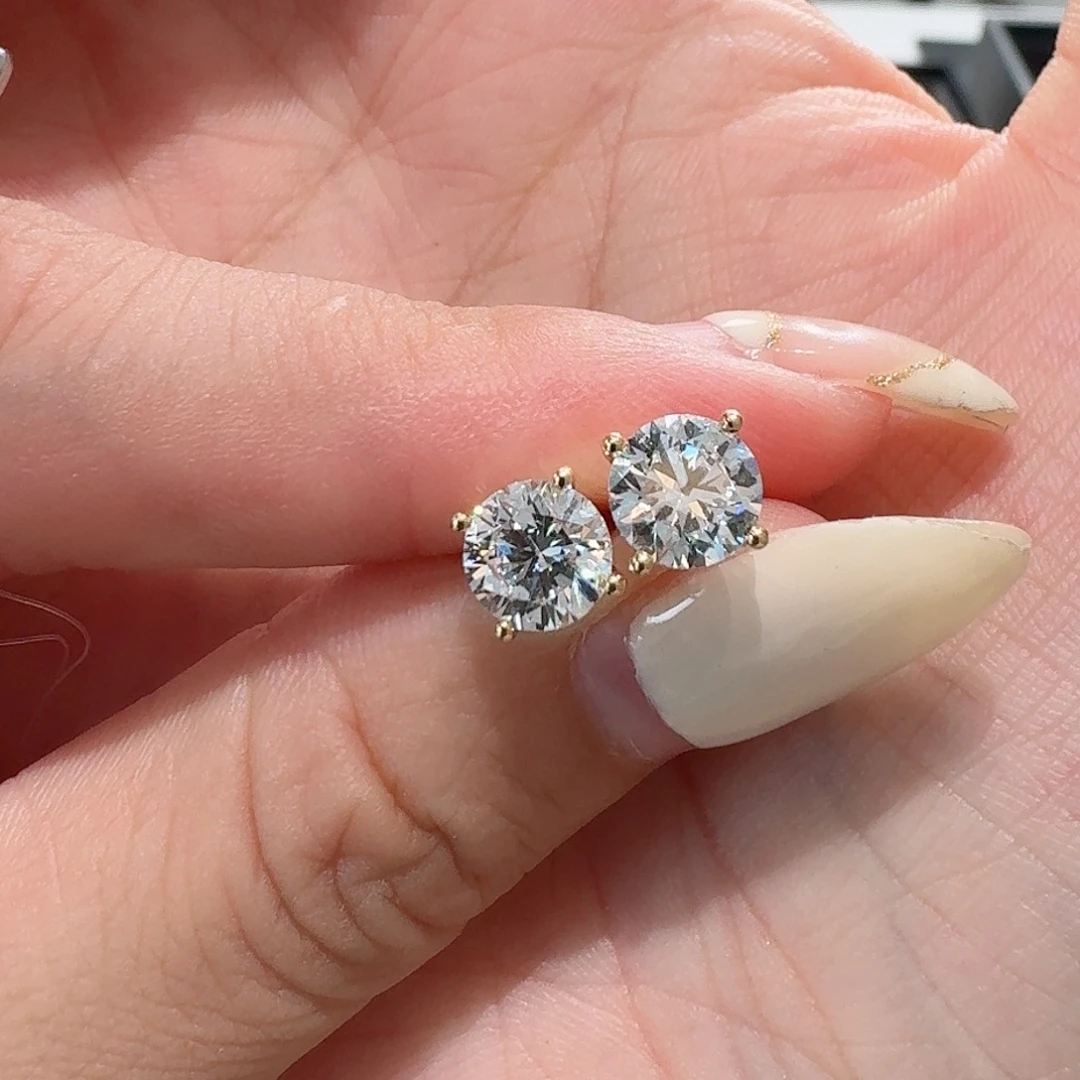 18K金镶嵌耳饰实验室培育钻石四爪耳钉