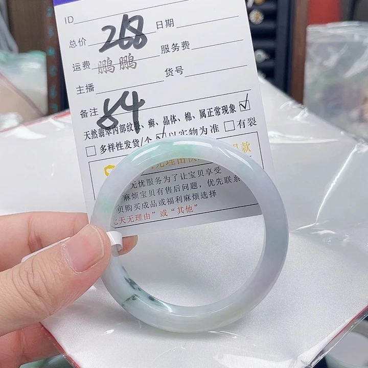 翡翠手镯未镶嵌翡翠