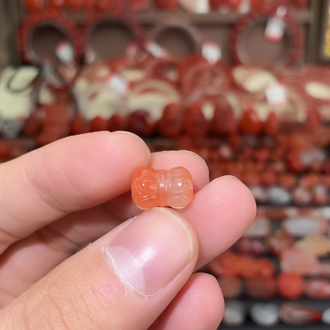 南红玛瑙未镶嵌颈饰并蒂莲1