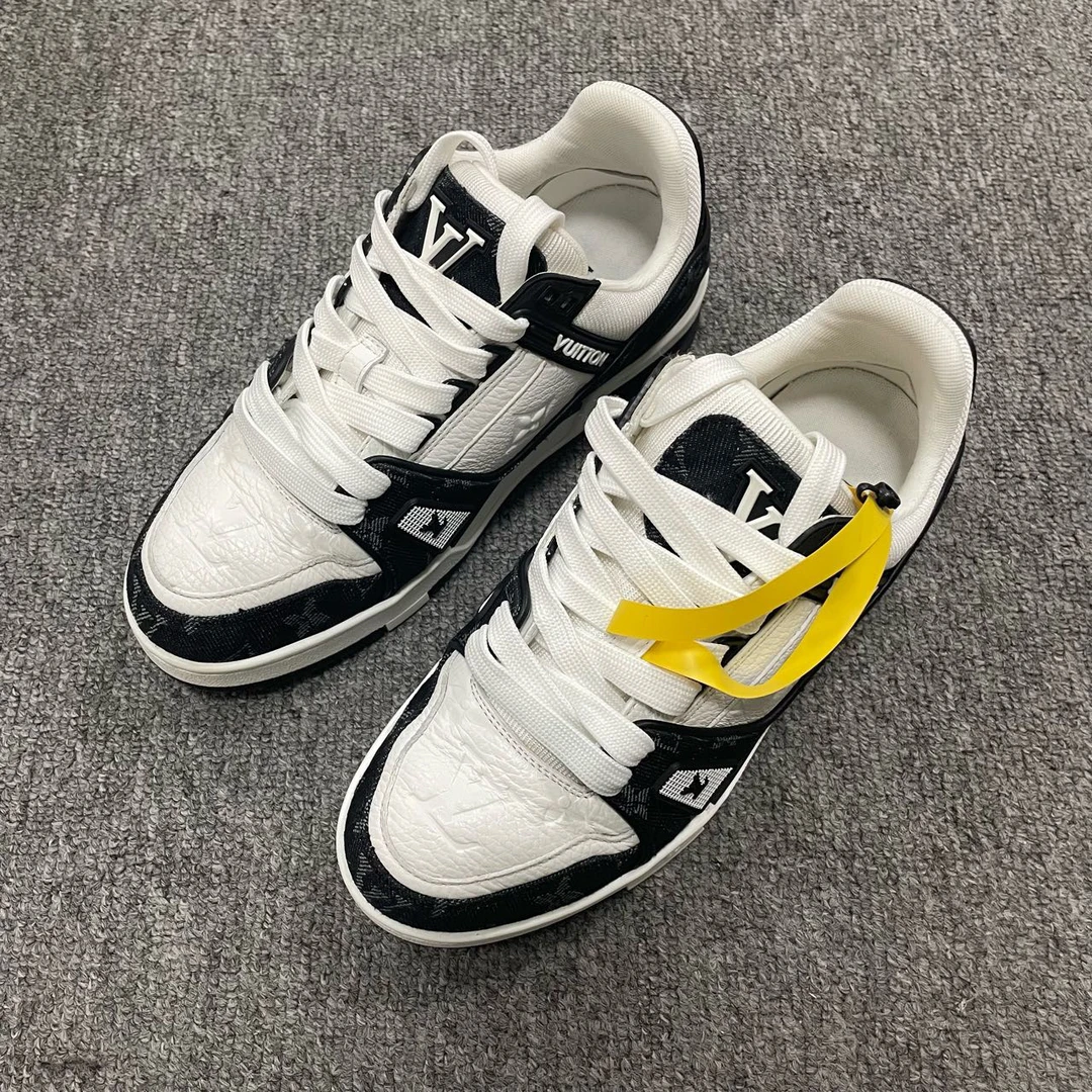 95新 LouisVuitton/路易威登 Trainer 低帮时尚板鞋  37.5码/5437