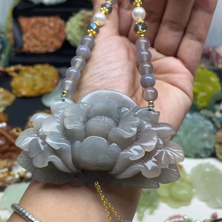 蛇纹石玉未镶嵌颈饰