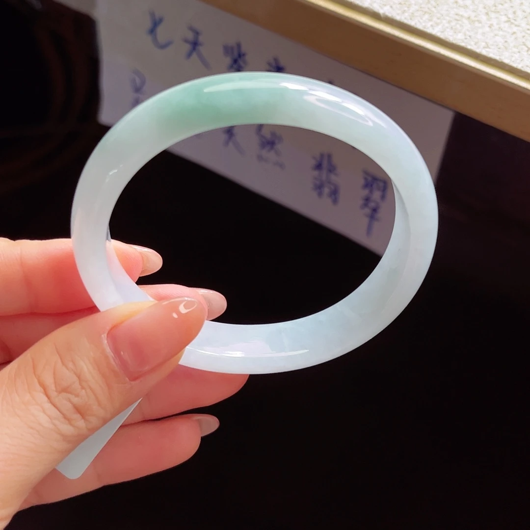 翡翠手镯未镶嵌手镯