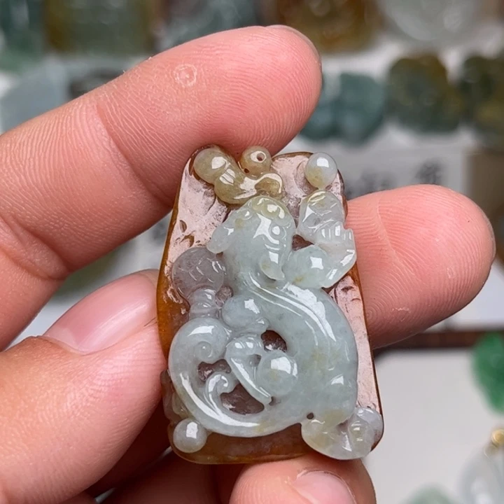 翡翠未镶嵌颈饰貔貅