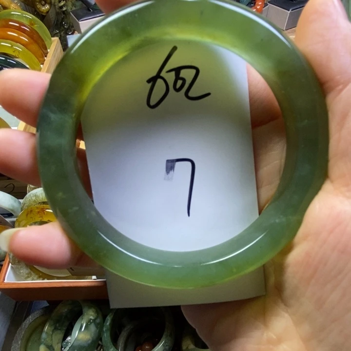 大***瓜蛇纹石玉未镶嵌手镯