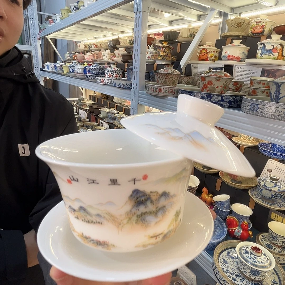 这些盖碗很漂亮！！！