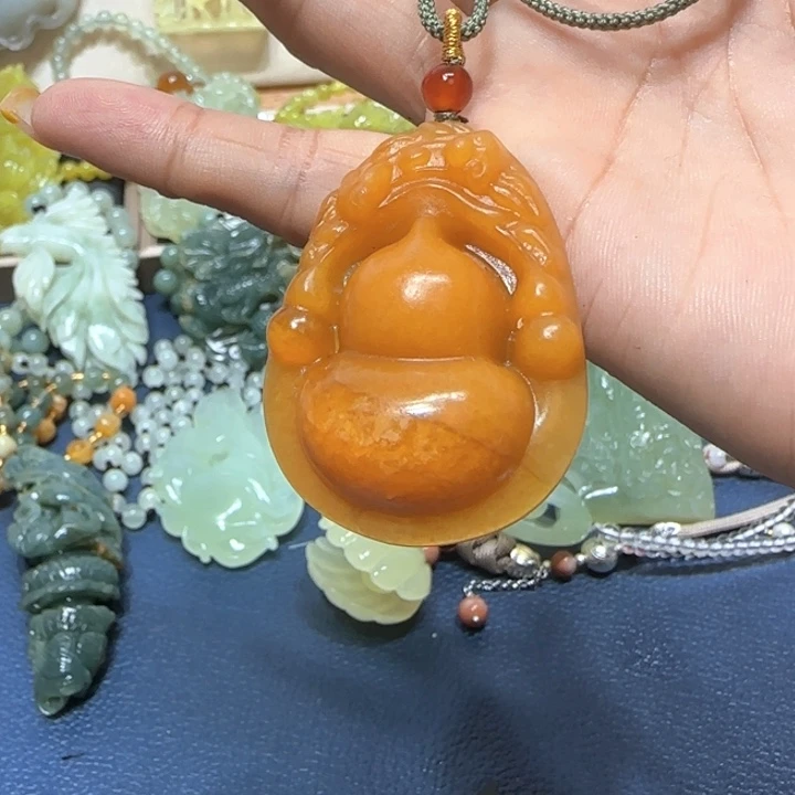 未镶嵌蛇纹石玉吊坠