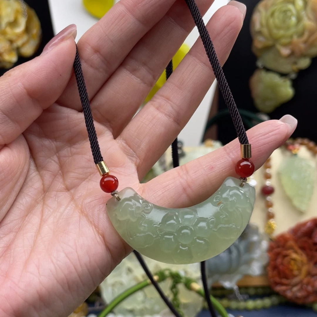 蛇纹石玉未镶嵌颈饰