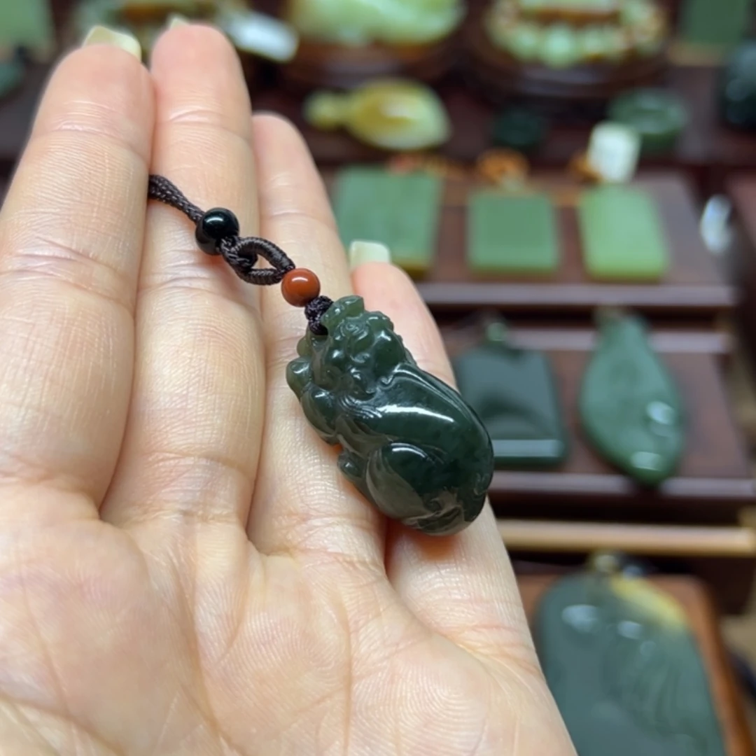 【闪购商品】岫岩老玉（透闪石质玉）未镶嵌颈饰清*