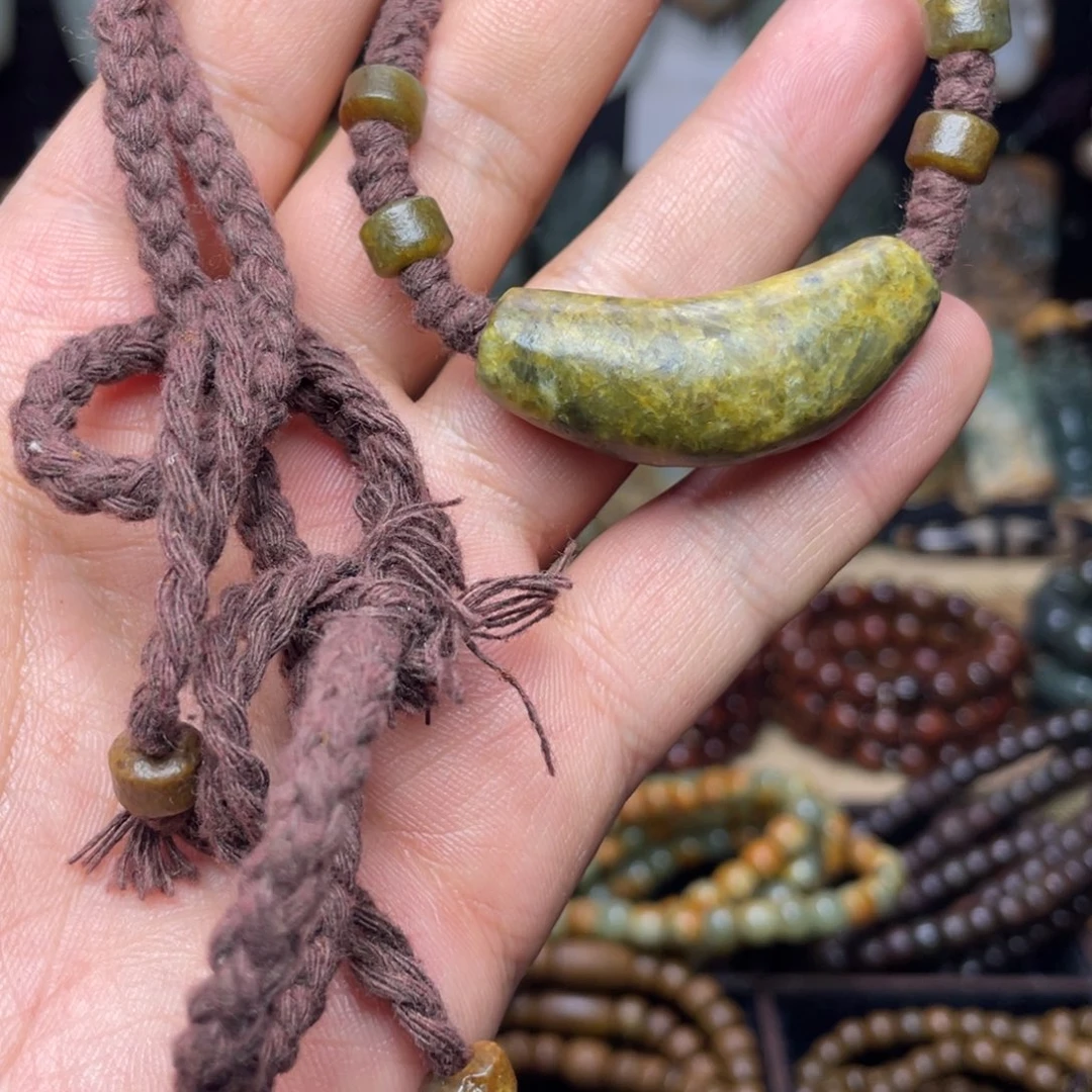 岫岩河磨玉（透闪石质玉）未镶嵌颈饰