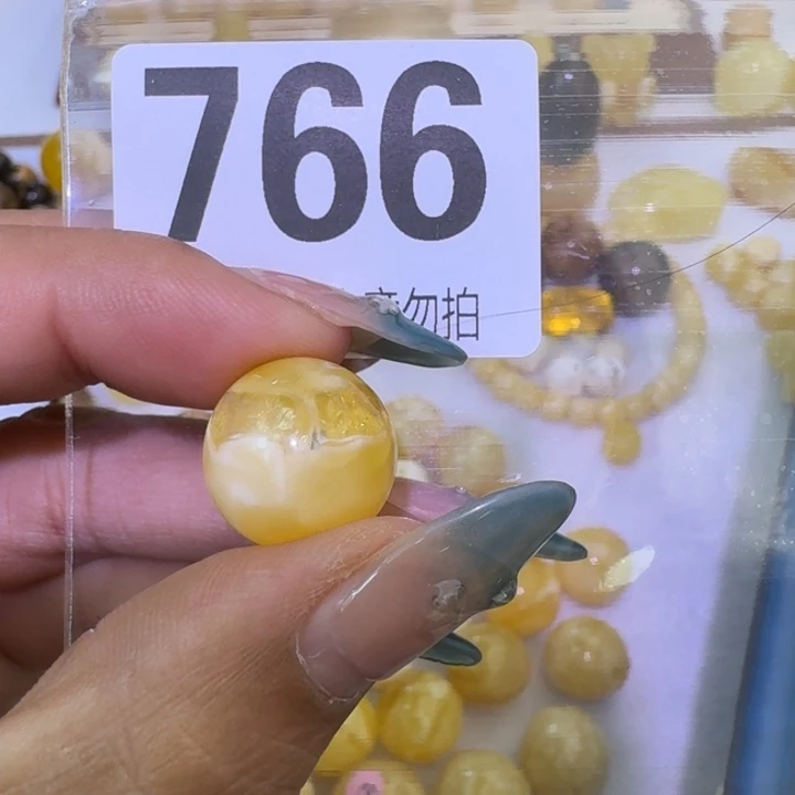 裸石琥珀未镶嵌16瑕疵