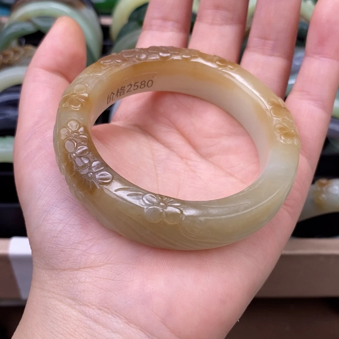 和田玉手镯未镶嵌