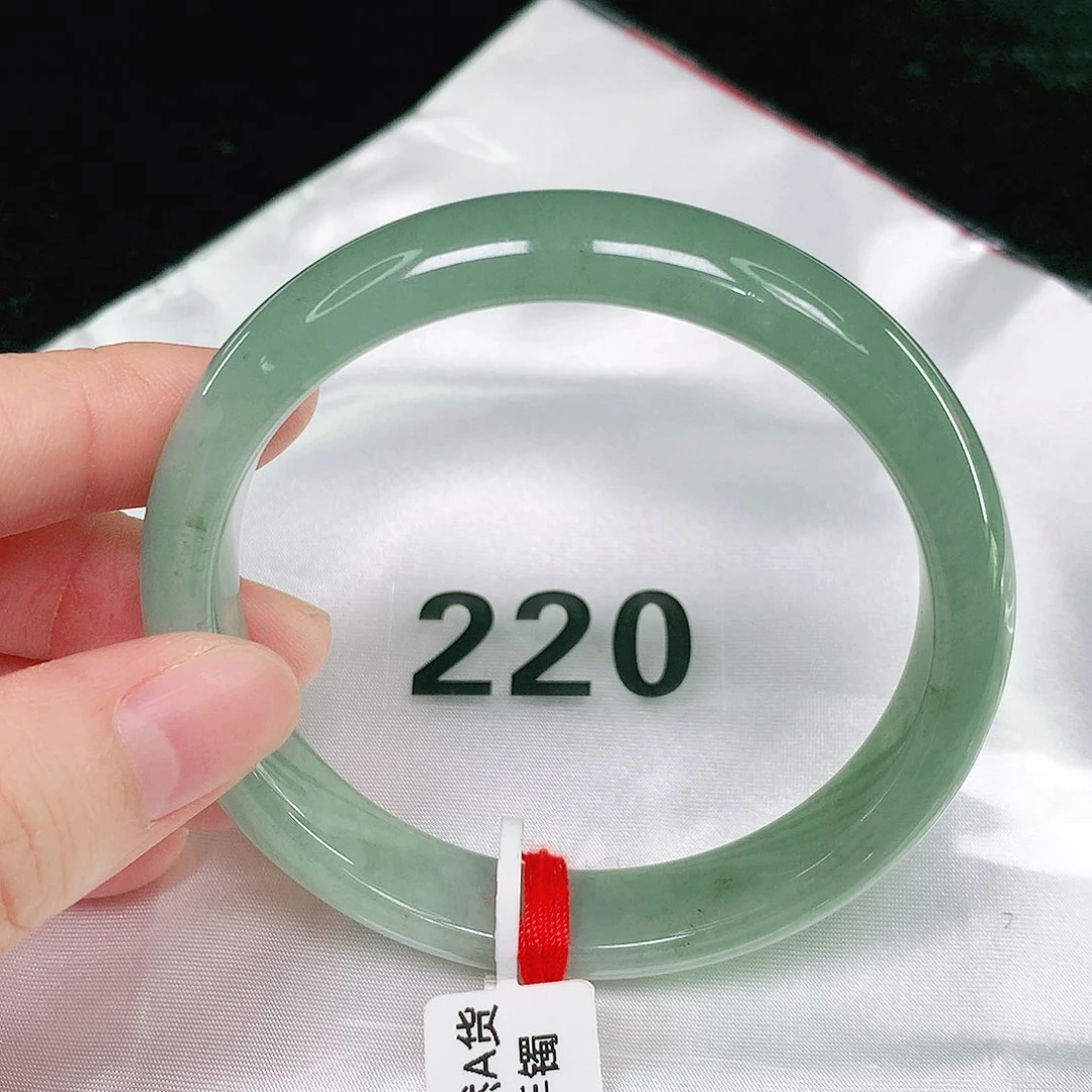 翡翠手镯未镶嵌翡翠手镯未镶嵌