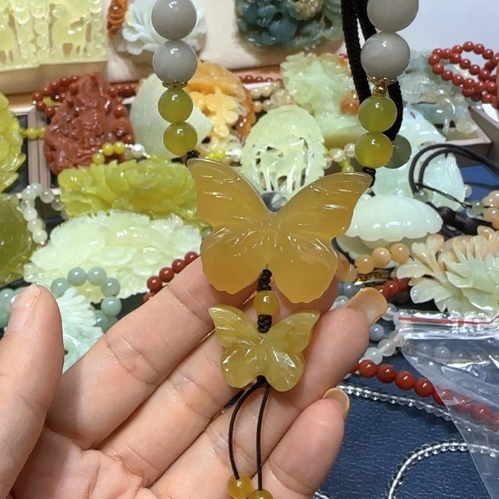 未镶嵌蛇纹石玉吊坠