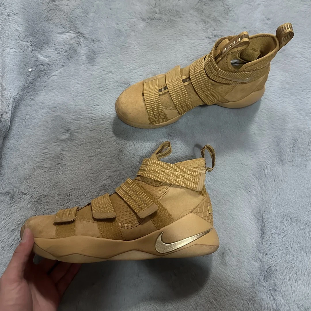 42.5码 Nike 士兵11小麦 95新 鞋底磨损小 鞋面新 气垫中古篮球鞋