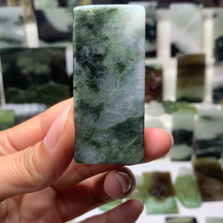 独山玉未镶嵌颈饰