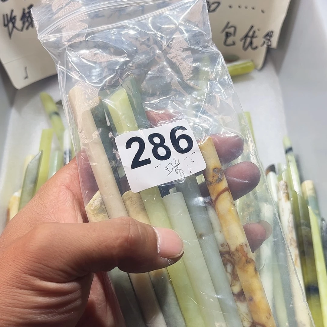 瑞***雪蛇纹石玉未镶嵌发簪