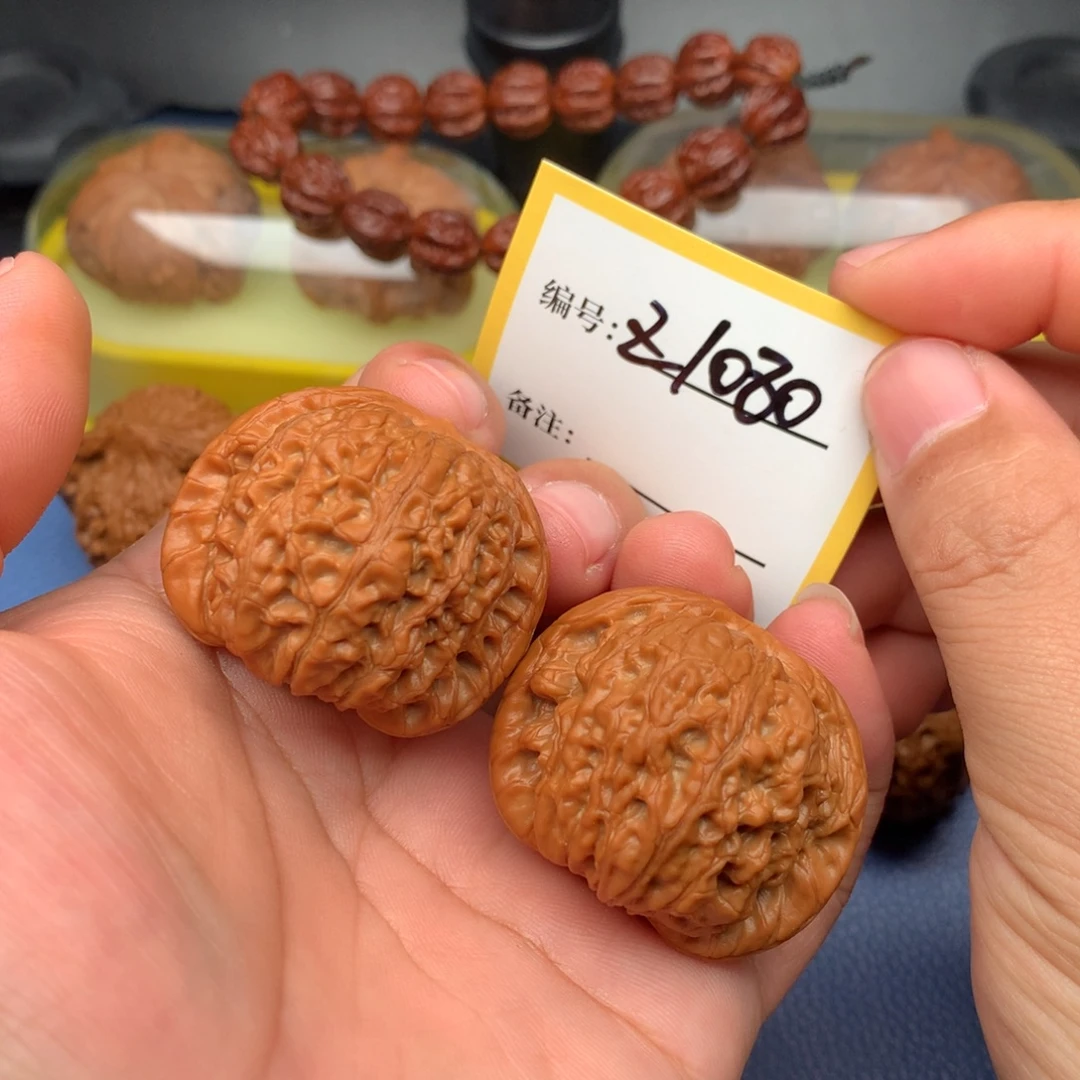 文玩核桃吊坠血麒麟1080