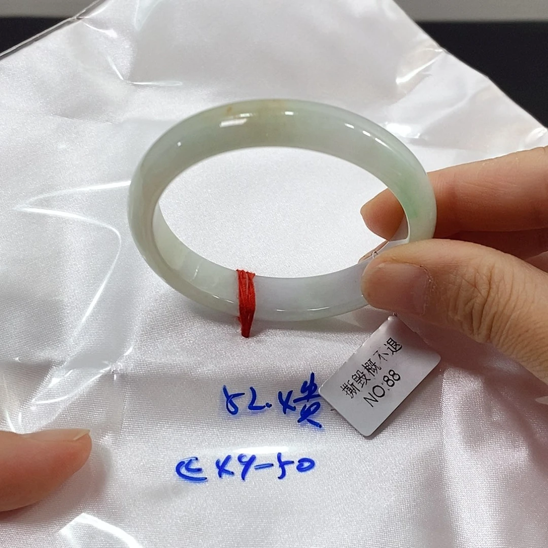 未镶嵌手镯（贵妃镯）翡翠手镯