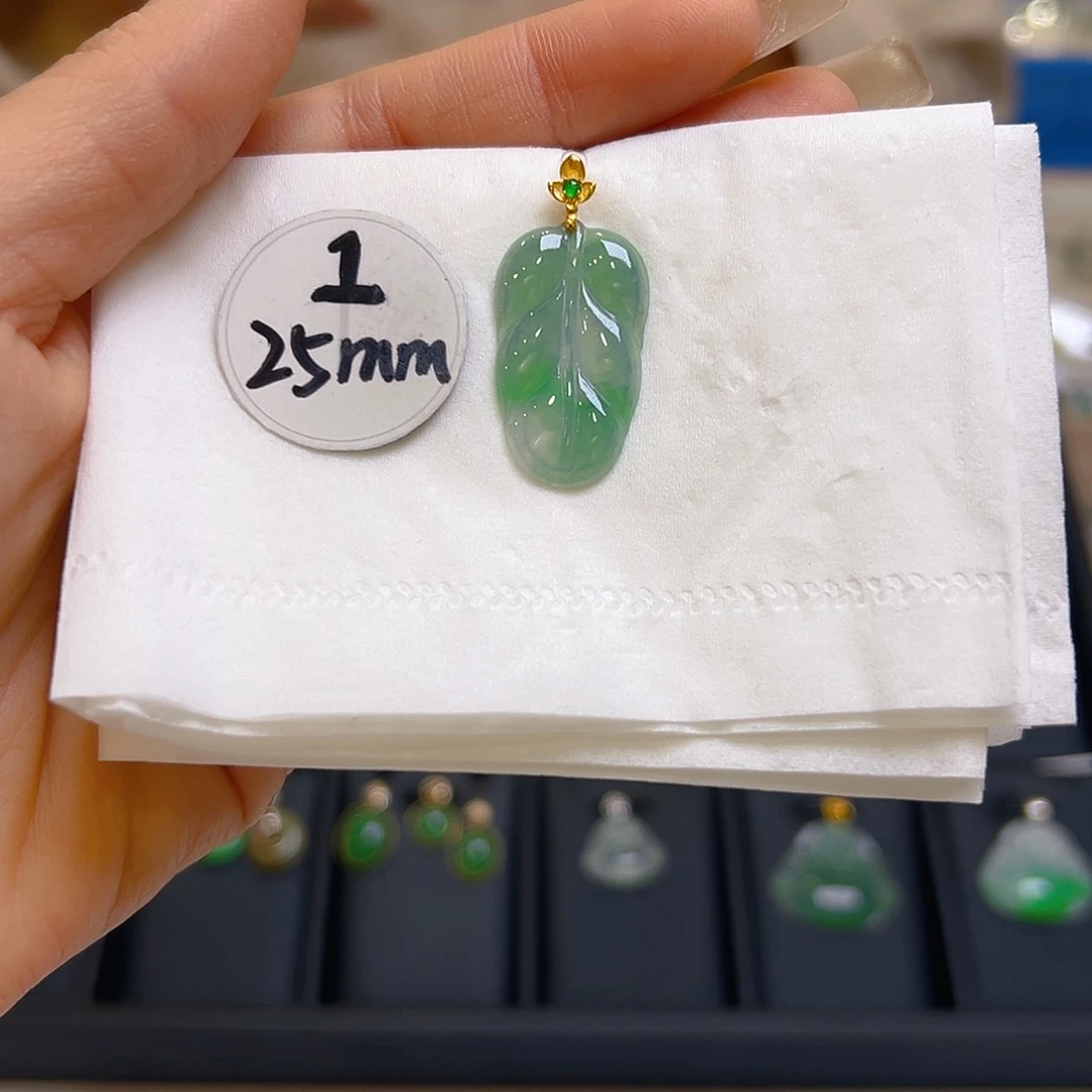 翡翠颈饰18K金镶嵌翡翠